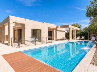 Piscina exterior y terraza