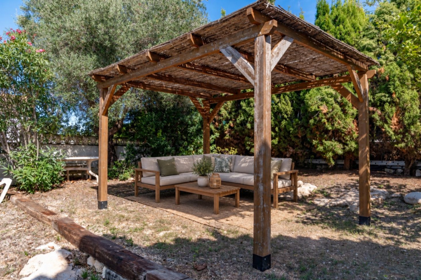 Pérgola en el jardín