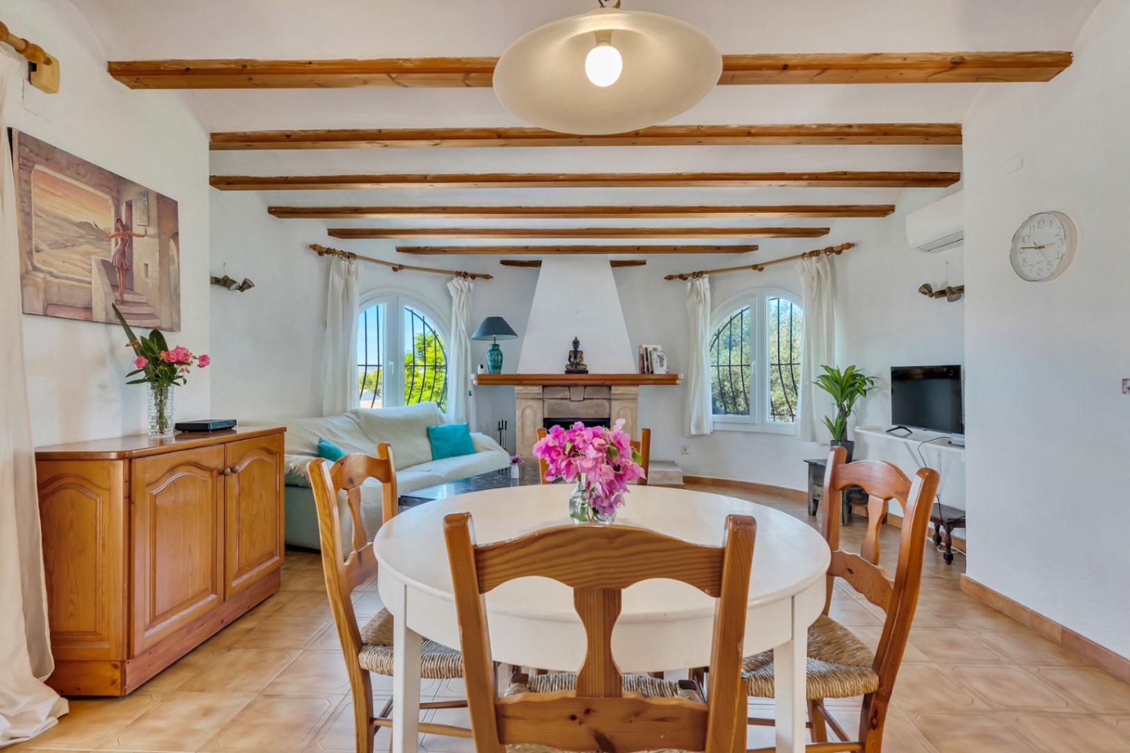 Salón con chimenea