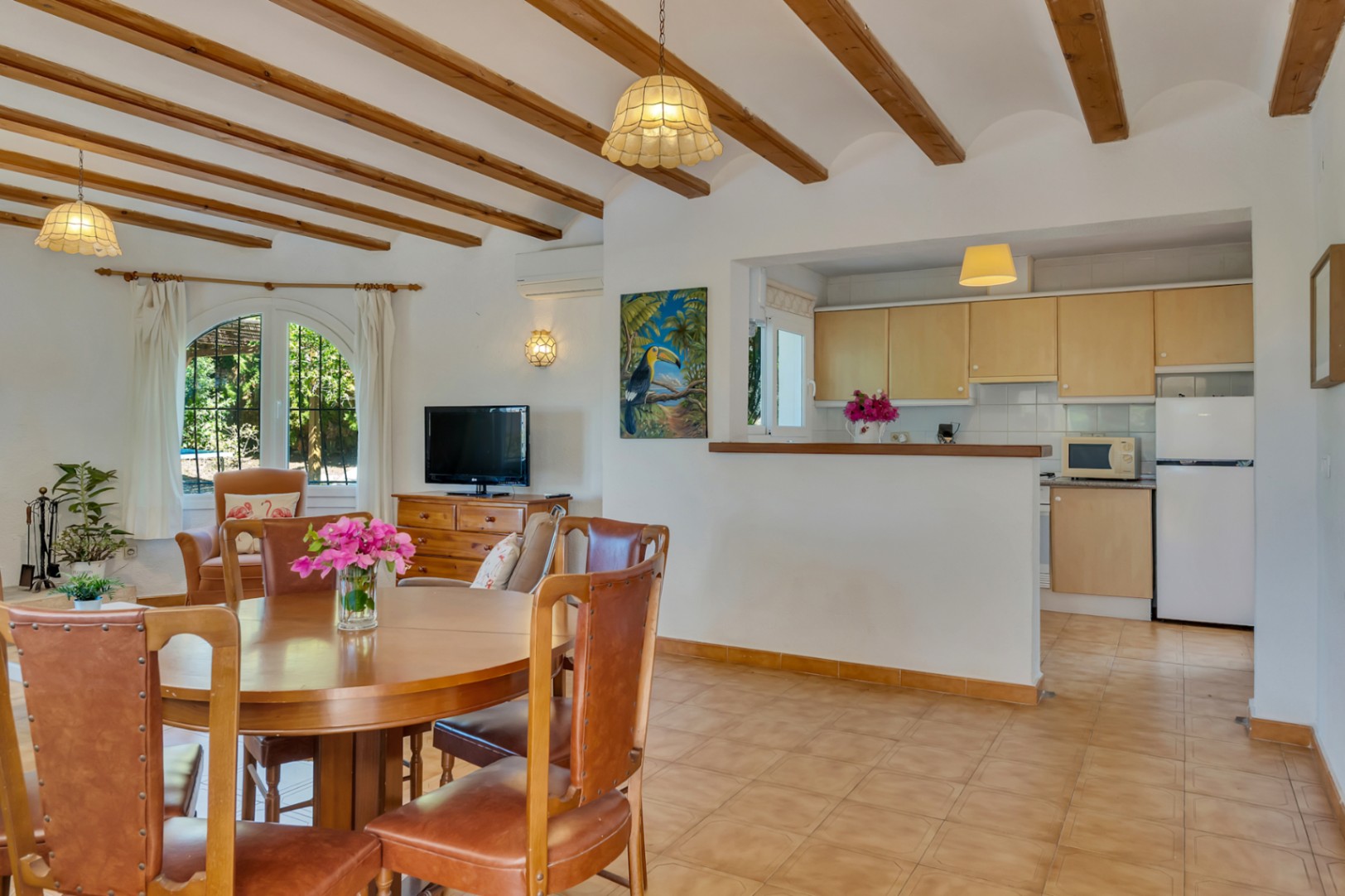 Salón y cocina abierta
