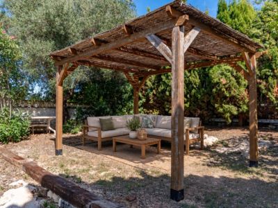 Pérgola en el jardín
