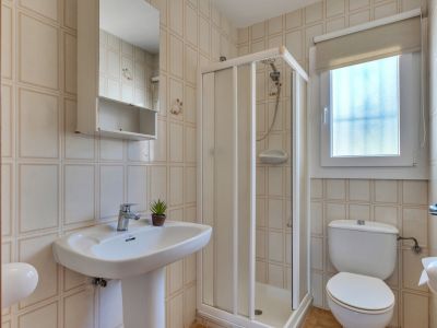 Cuarto de baño con ducha