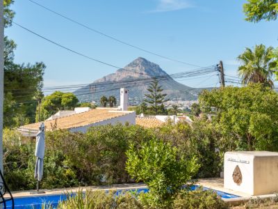 Vistas al Montgó desde la piscina
