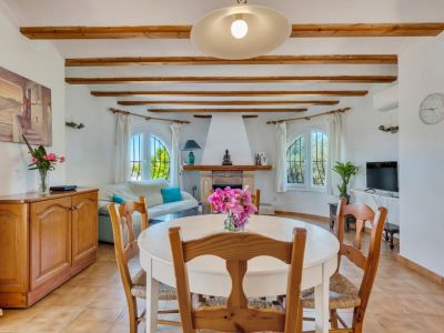 Salón con chimenea