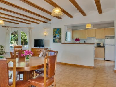 Salón y cocina abierta