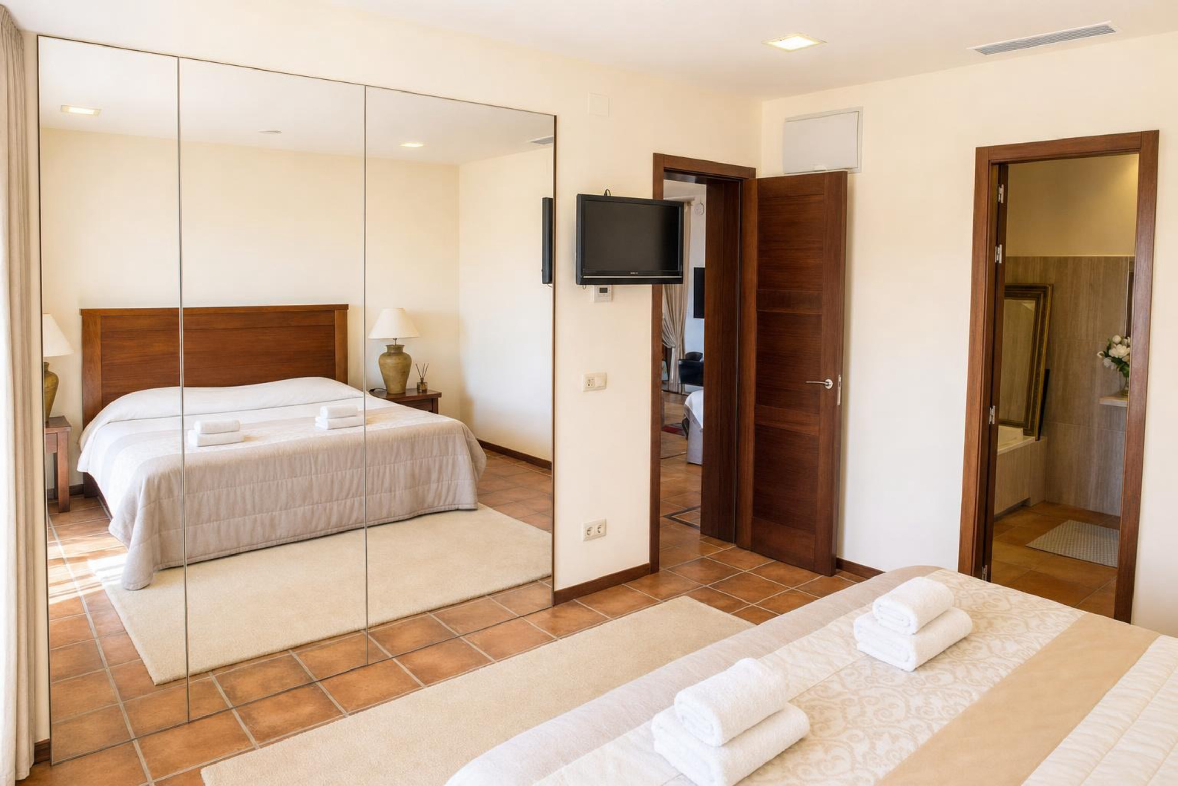 Villa elegante en venta en Jávea, al pie del Montgó, con vistas espectaculares