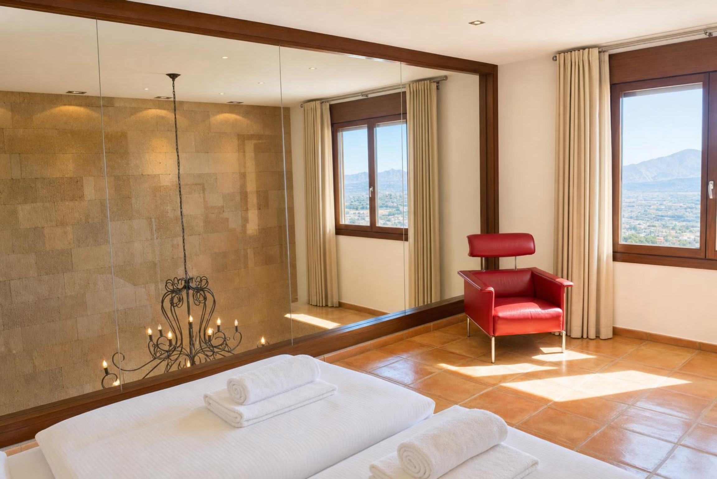 Villa elegante en venta en Jávea, al pie del Montgó, con vistas espectaculares