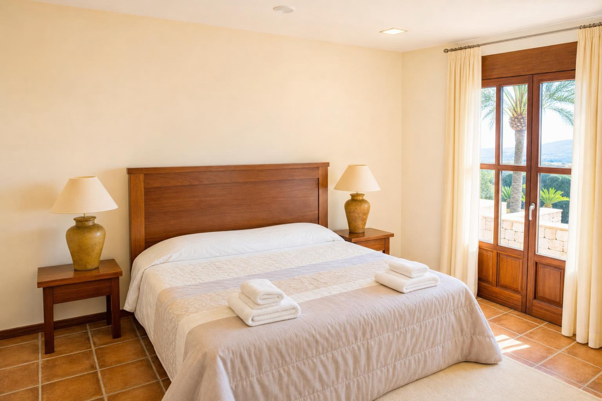 Villa elegante en venta en Jávea, al pie del Montgó, con vistas espectaculares