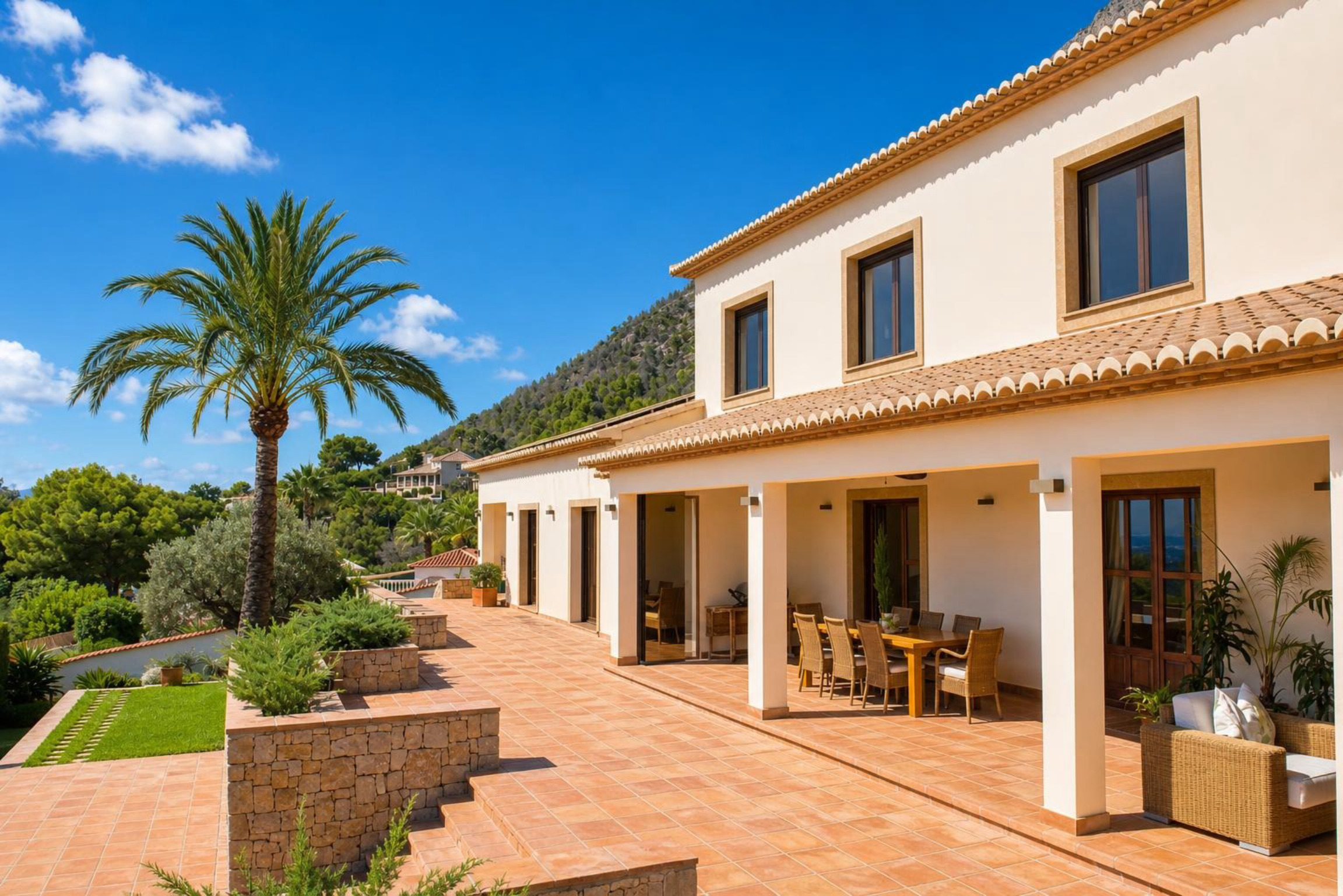 Villa elegante en venta en Jávea, al pie del Montgó, con vistas espectaculares