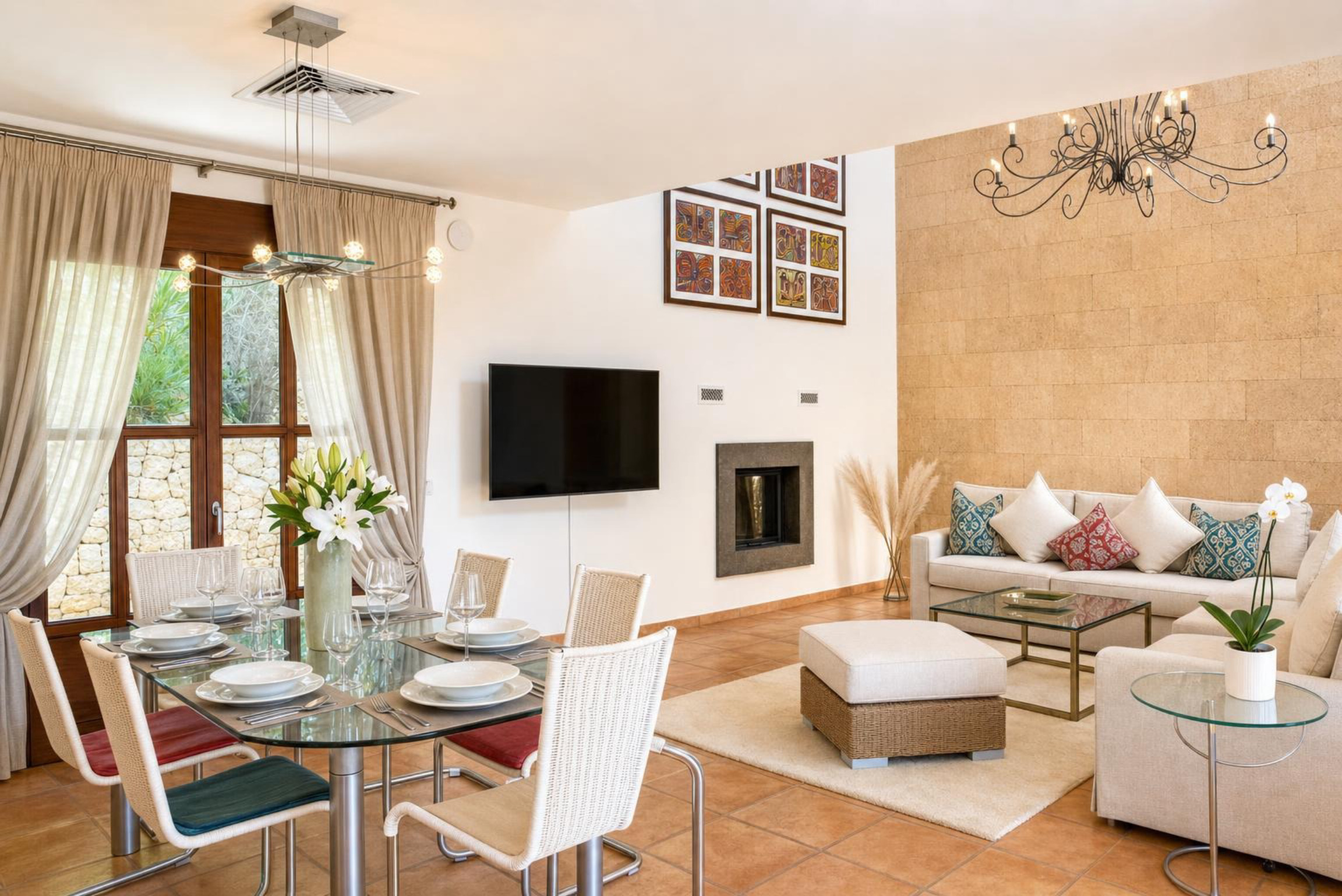 Villa elegante en venta en Jávea, al pie del Montgó, con vistas espectaculares