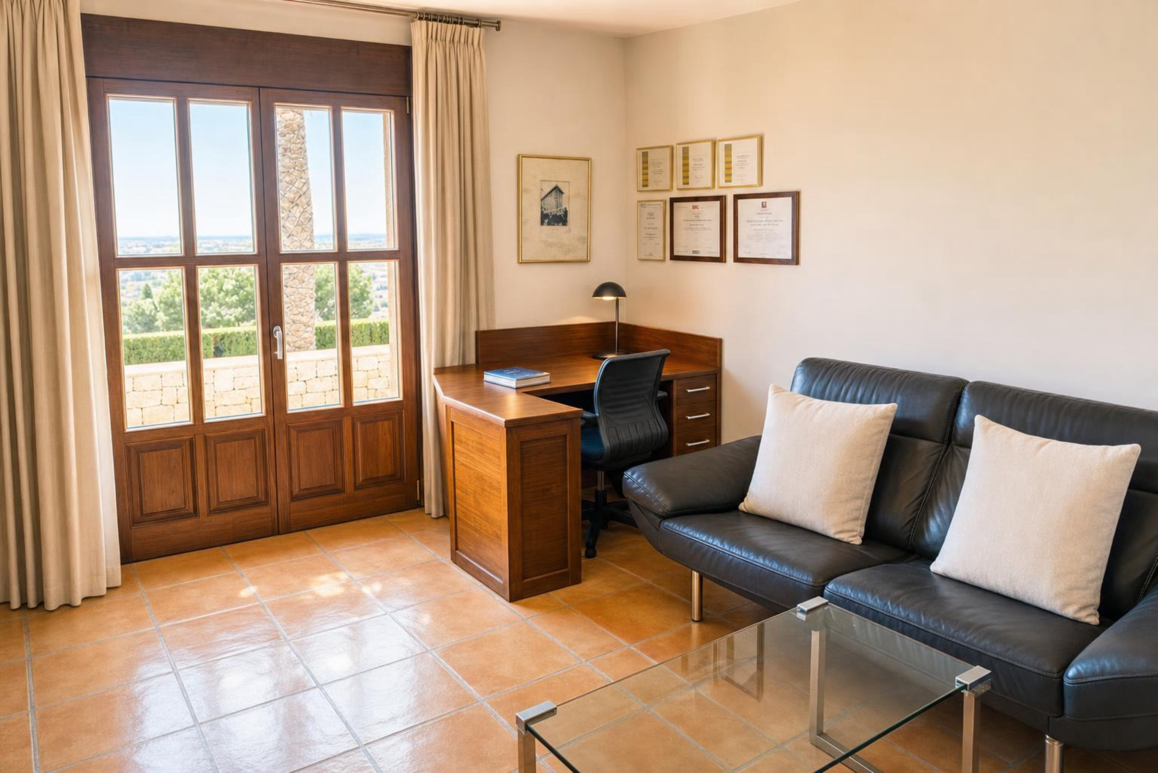 Villa elegante en venta en Jávea, al pie del Montgó, con vistas espectaculares