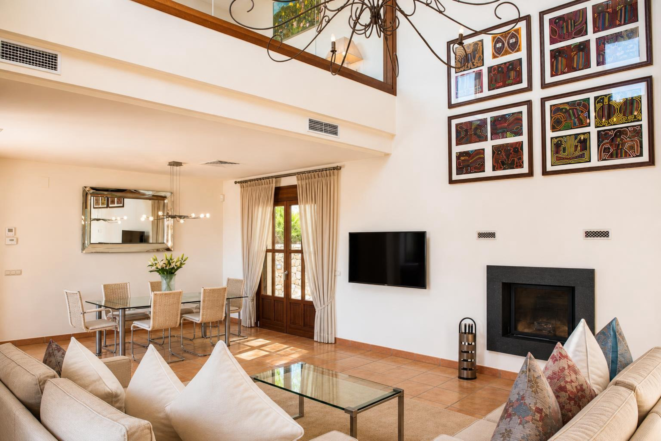 Villa elegante en venta en Jávea, al pie del Montgó, con vistas espectaculares