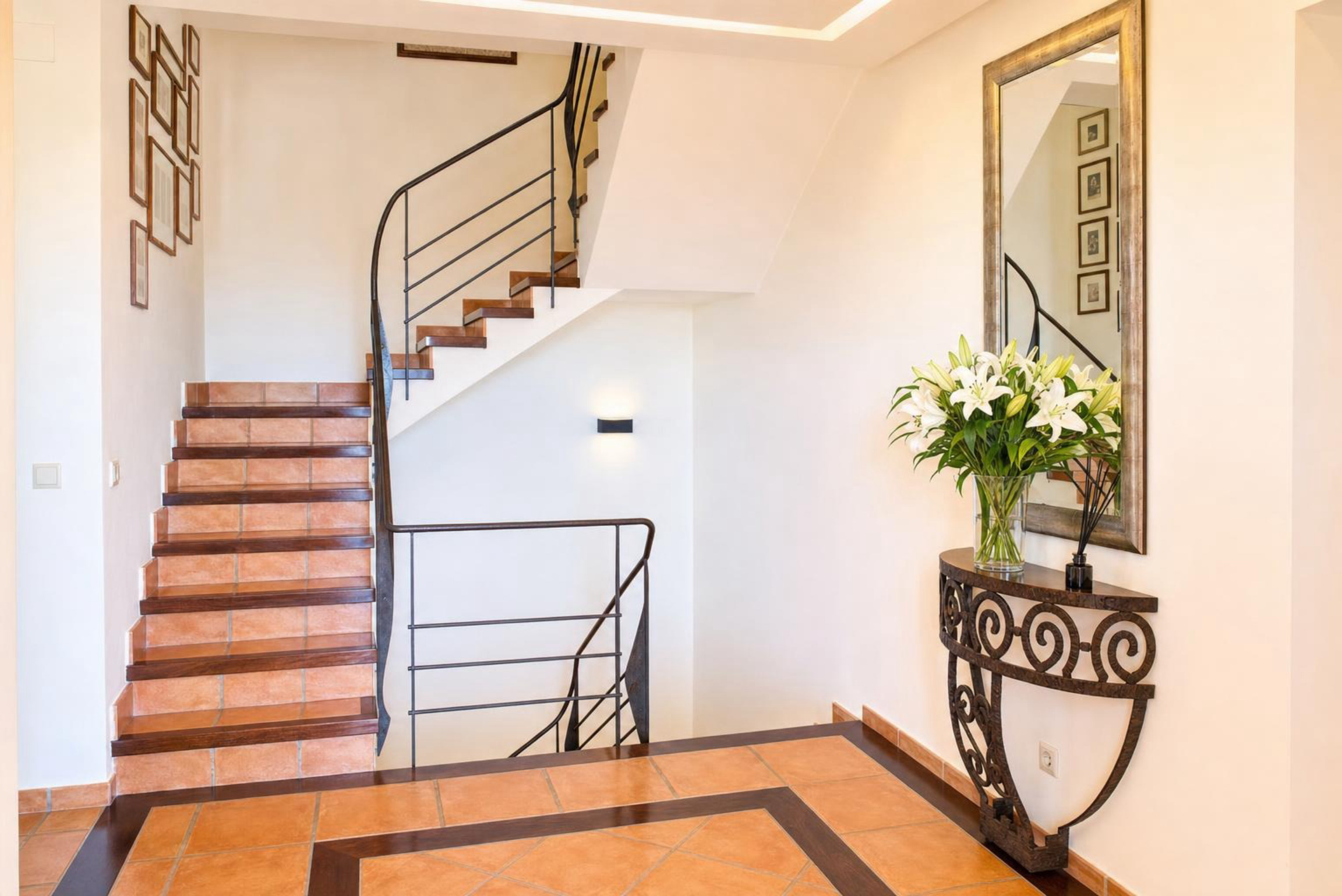 Villa elegante en venta en Jávea, al pie del Montgó, con vistas espectaculares