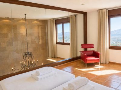 Villa elegante en venta en Jávea, al pie del Montgó, con vistas espectaculares