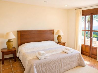Villa elegante en venta en Jávea, al pie del Montgó, con vistas espectaculares