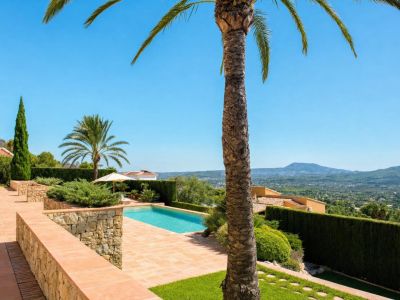 Villa elegante en venta en Jávea, al pie del Montgó, con vistas espectaculares
