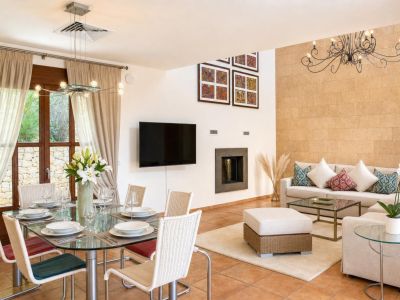 Villa elegante en venta en Jávea, al pie del Montgó, con vistas espectaculares
