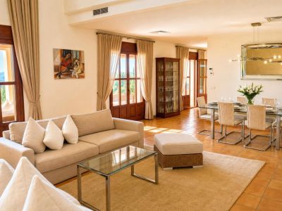 Villa elegante en venta en Jávea, al pie del Montgó, con vistas espectaculares