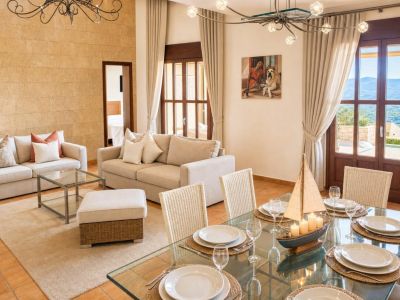 Villa elegante en venta en Jávea, al pie del Montgó, con vistas espectaculares