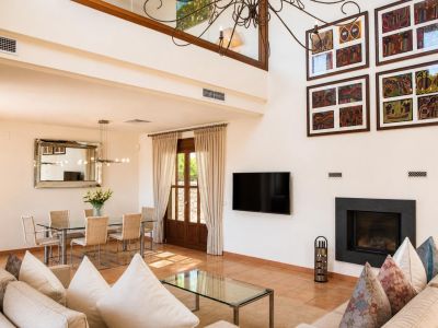Villa elegante en venta en Jávea, al pie del Montgó, con vistas espectaculares