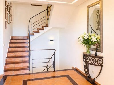 Villa elegante en venta en Jávea, al pie del Montgó, con vistas espectaculares