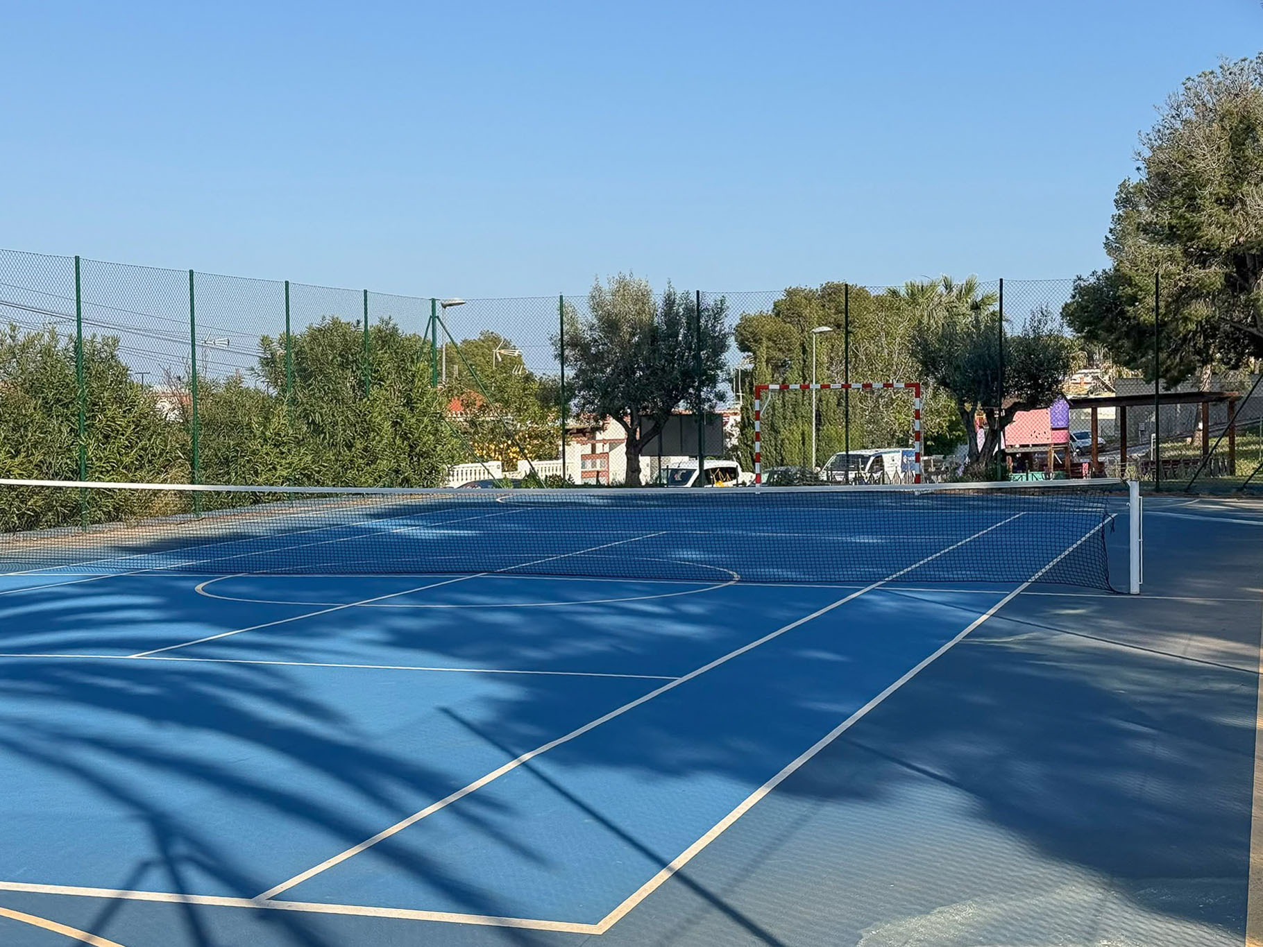 Pista de tenis comunitaria