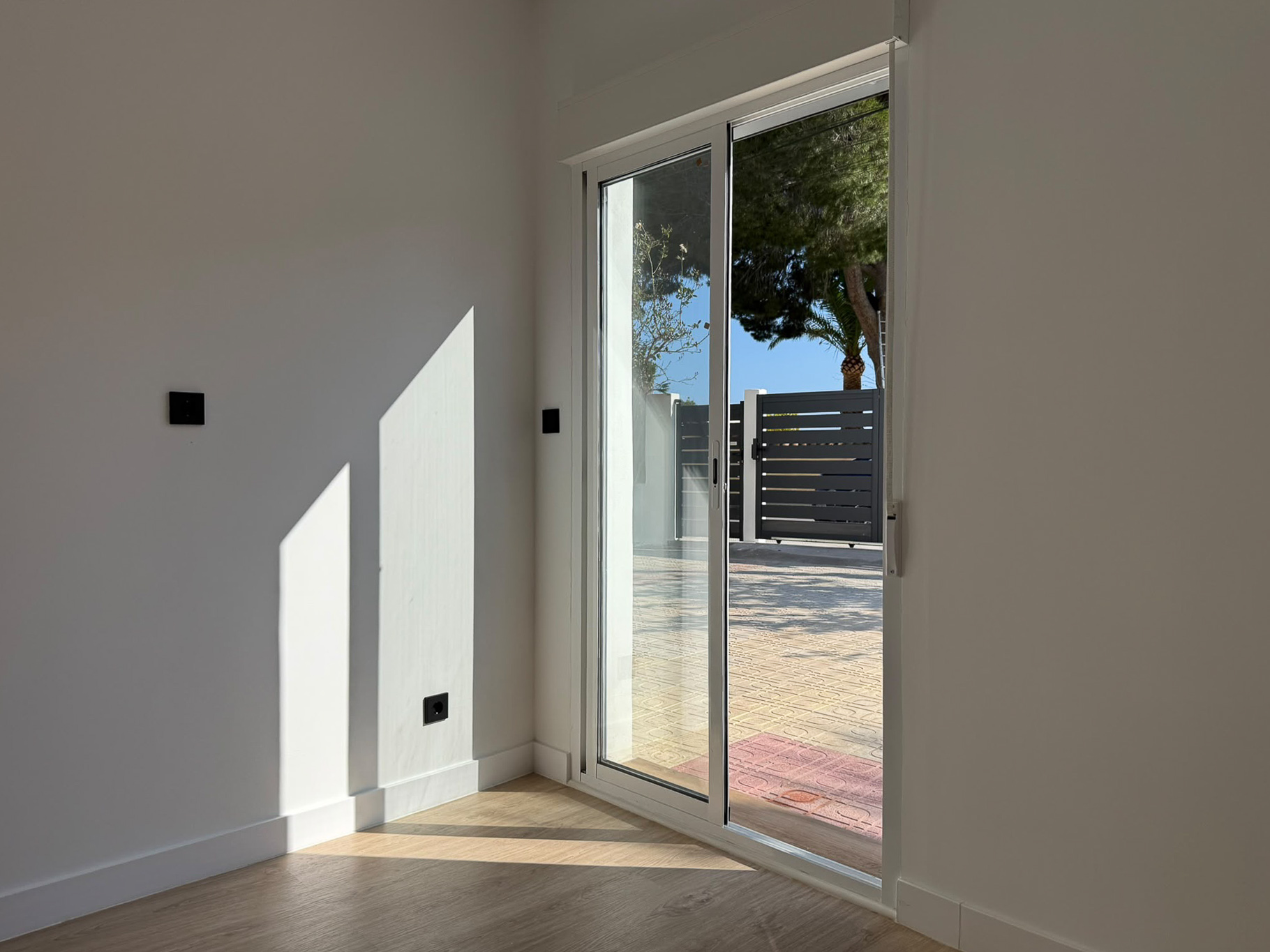 Acceso al patio