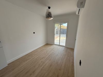 Dormitorio con acceso al exterior