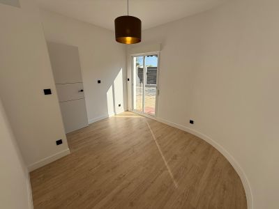 Dormitorio con acceso al exterior