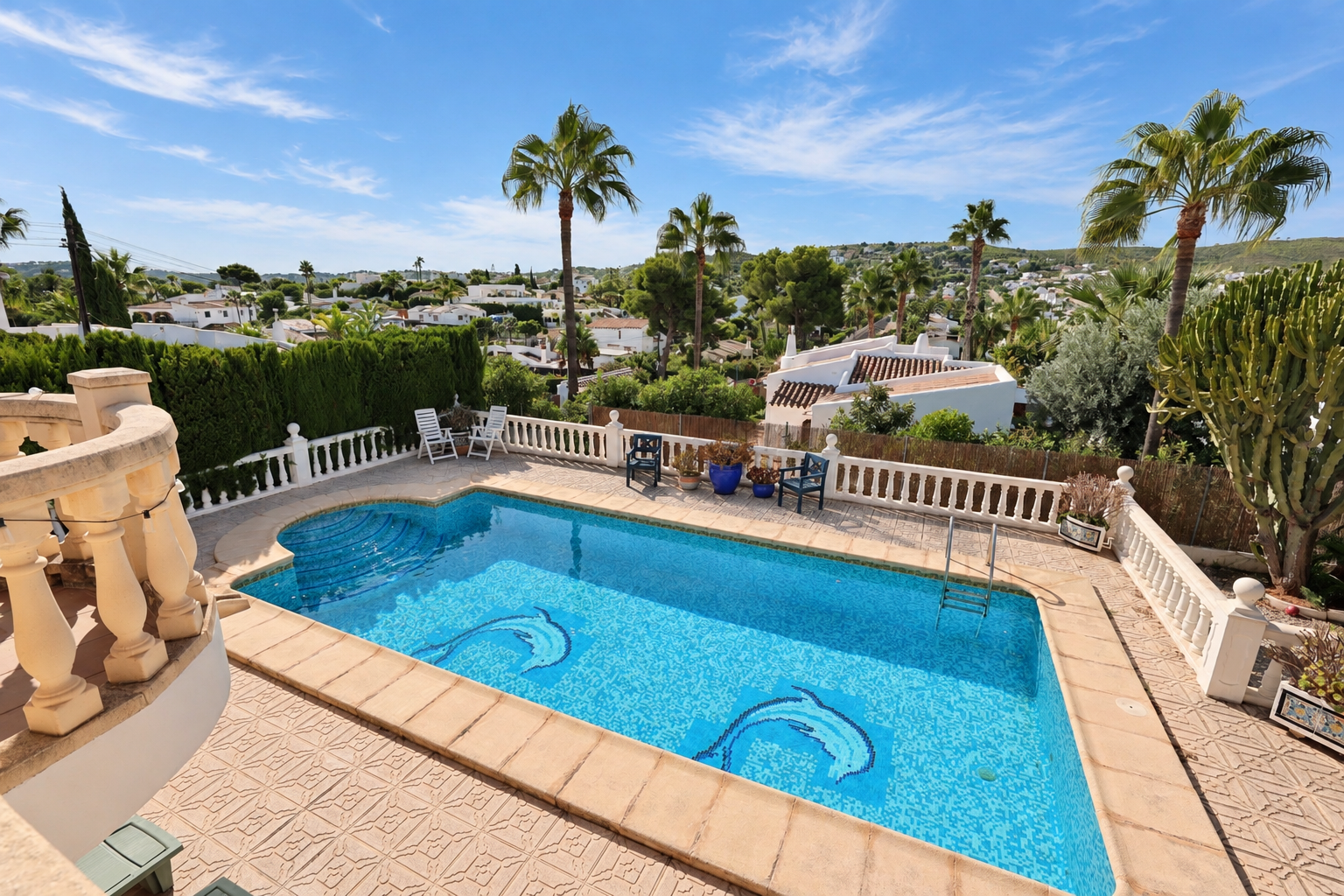 Piscina y terraza