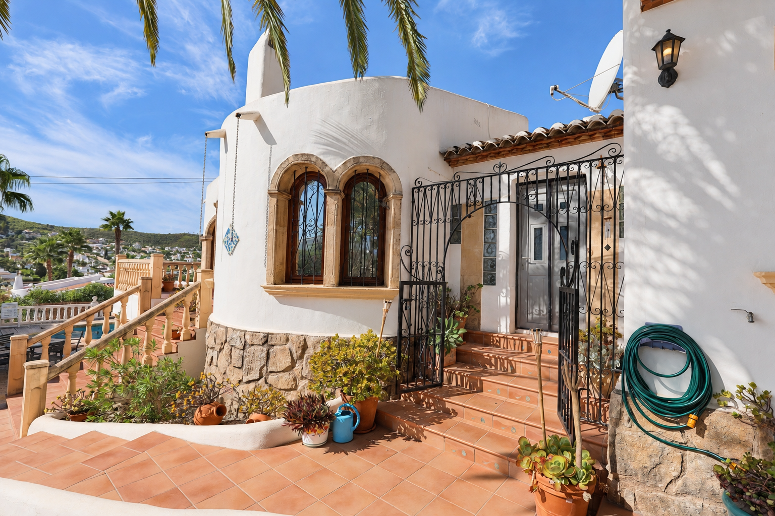 Entrada principal de la villa