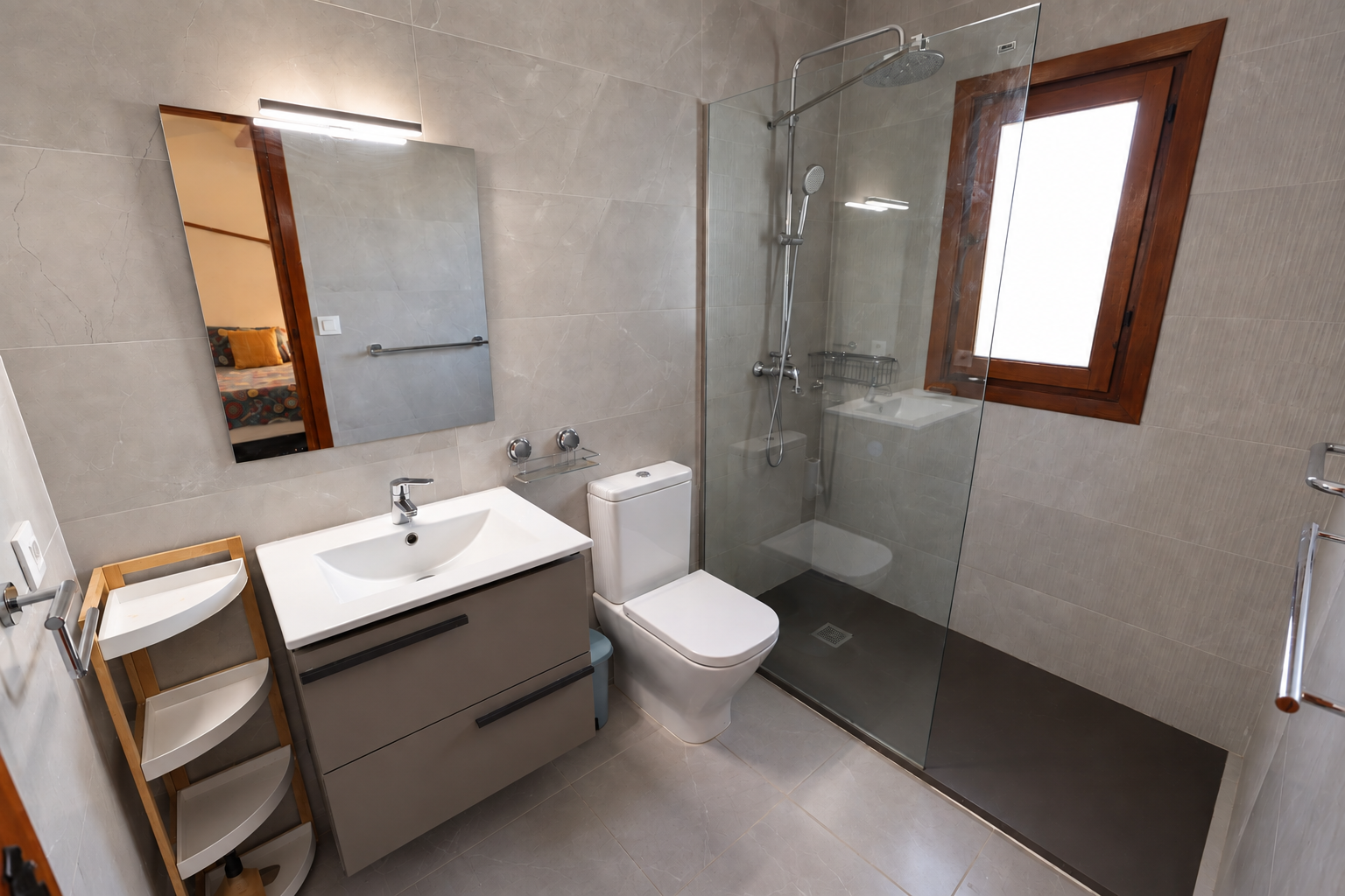 Cuarto de baño con ducha