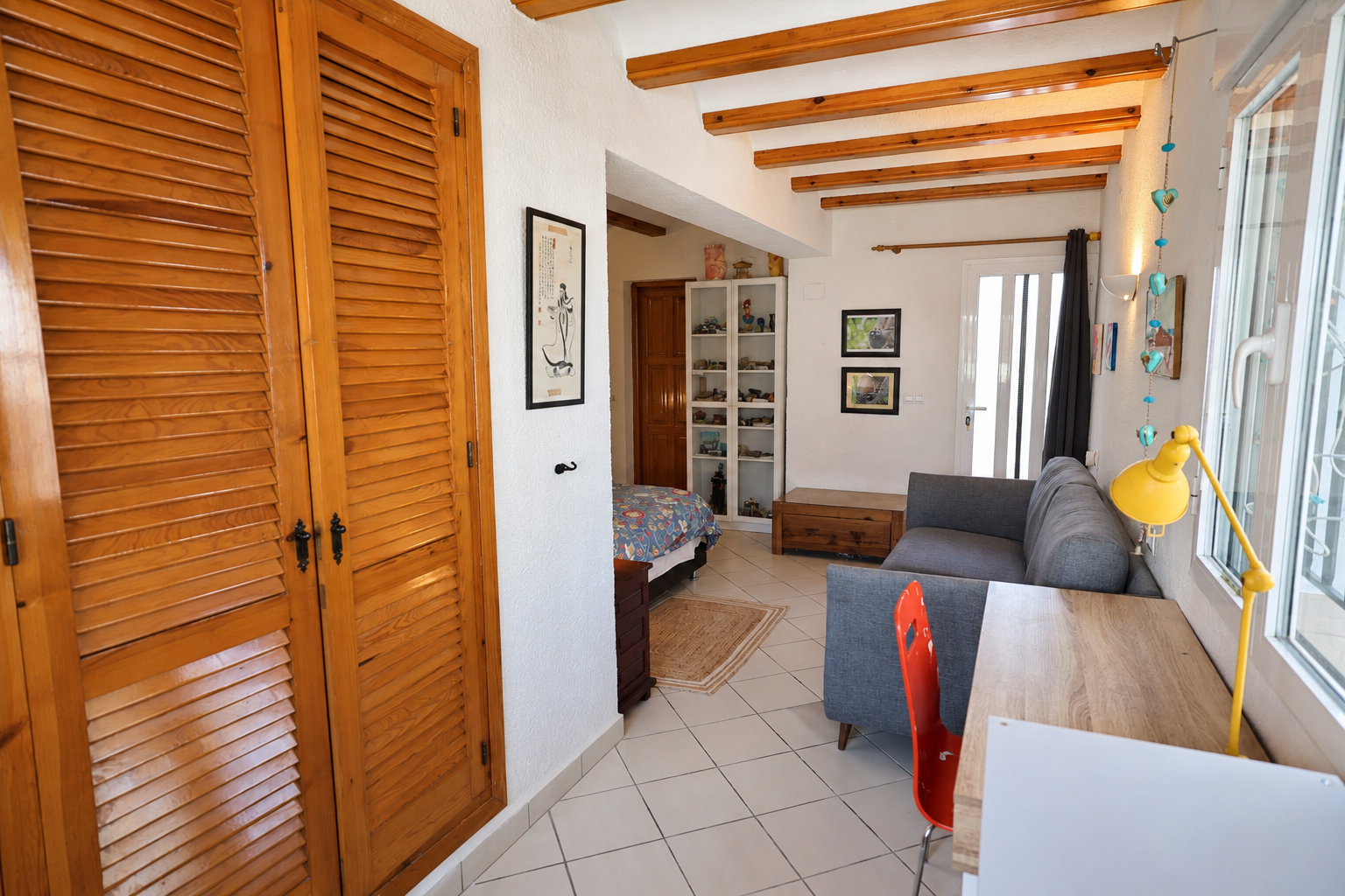 Dormitorio con zona de estar