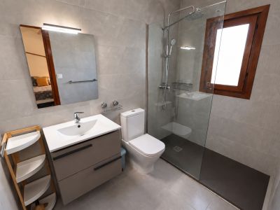 Cuarto de baño con ducha