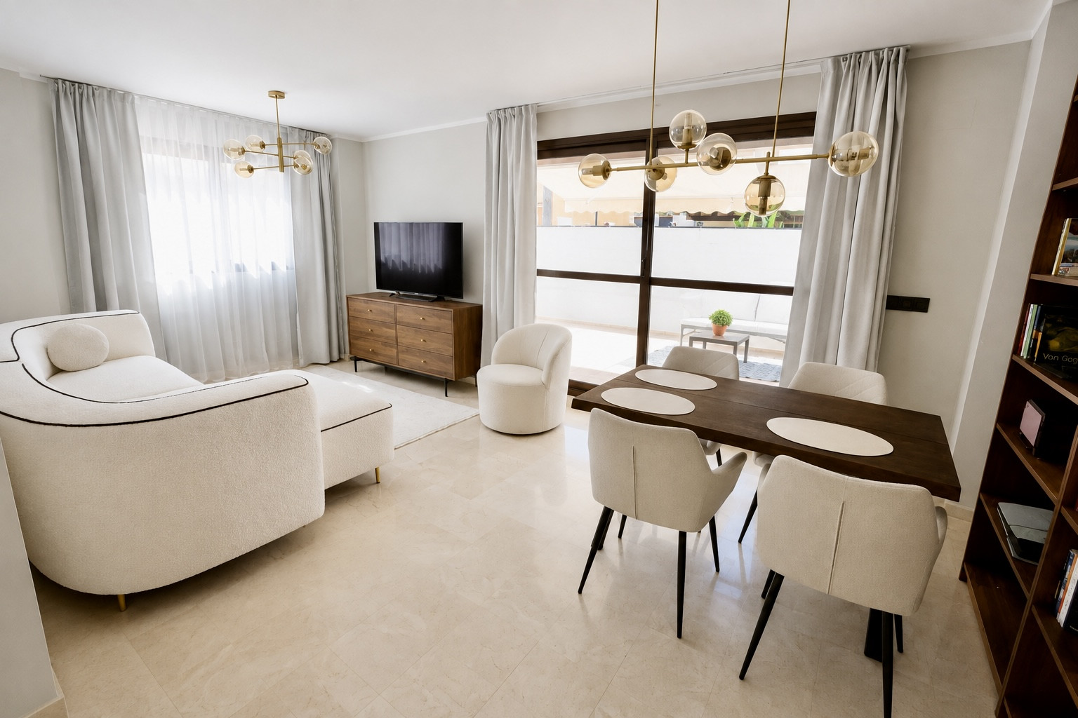 Salón-comedor con acceso a terraza