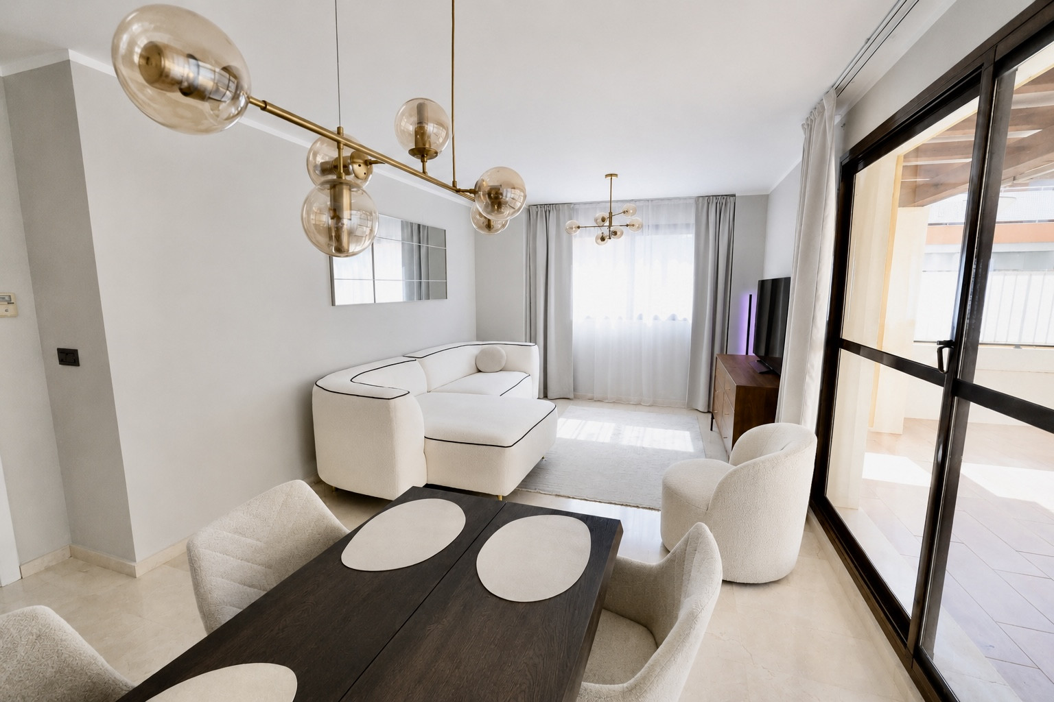 Salón-comedor con acceso a terraza