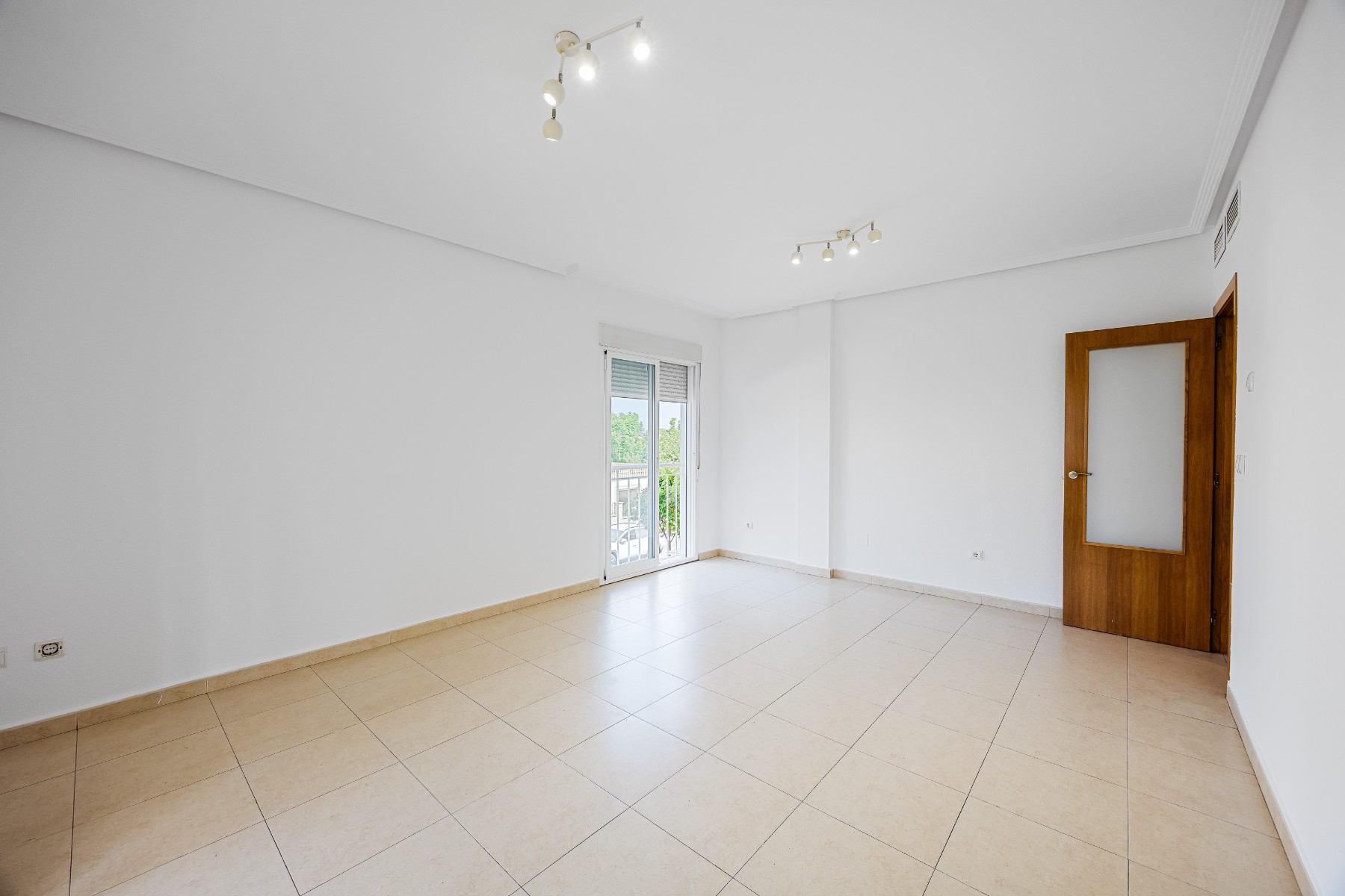 Salón con balcón
