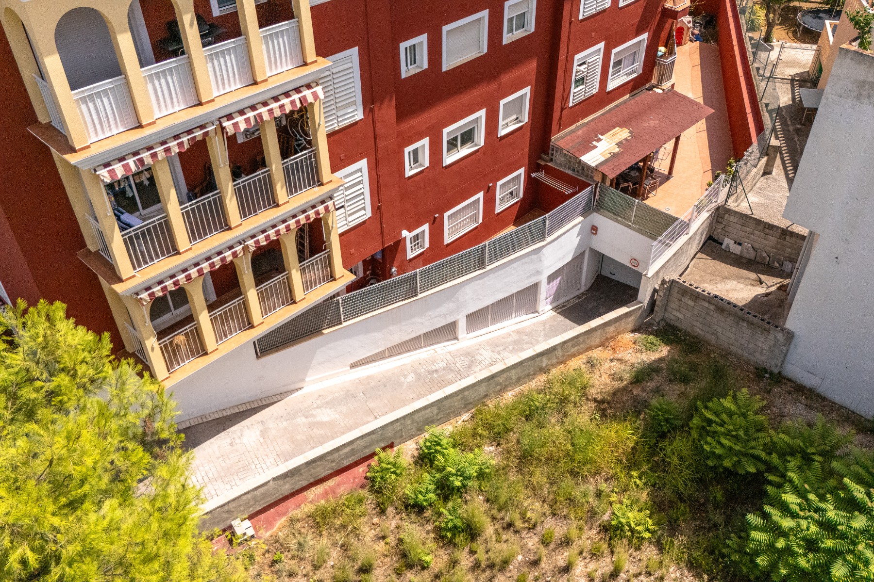 Acceso al garaje del edificio