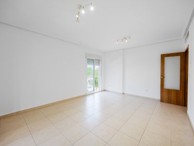 Salón con balcón