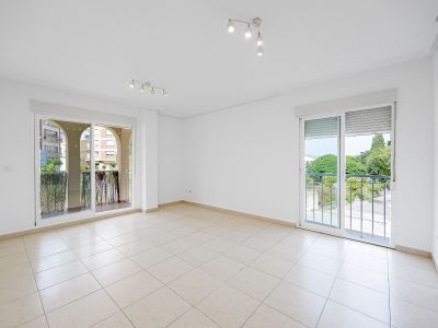 Salón con acceso al balcón