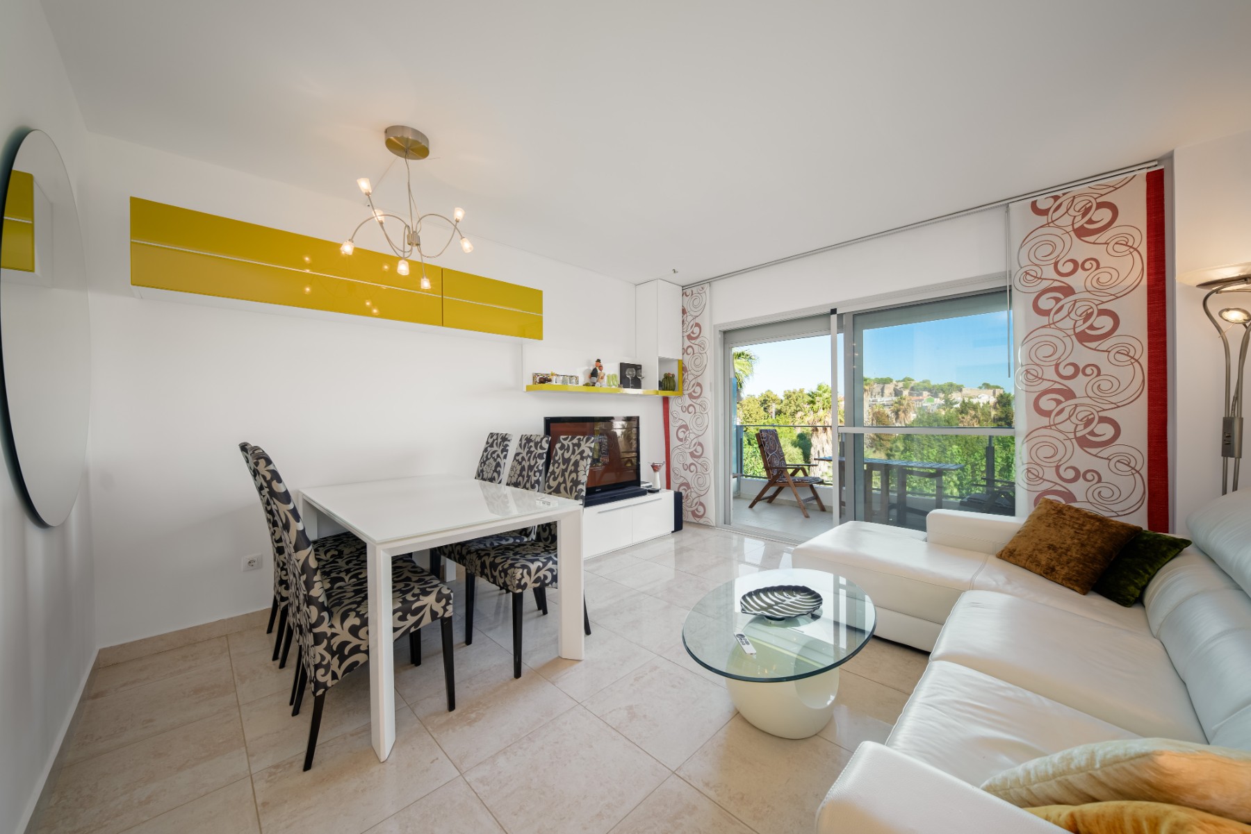 Salón-comedor con acceso a terraza