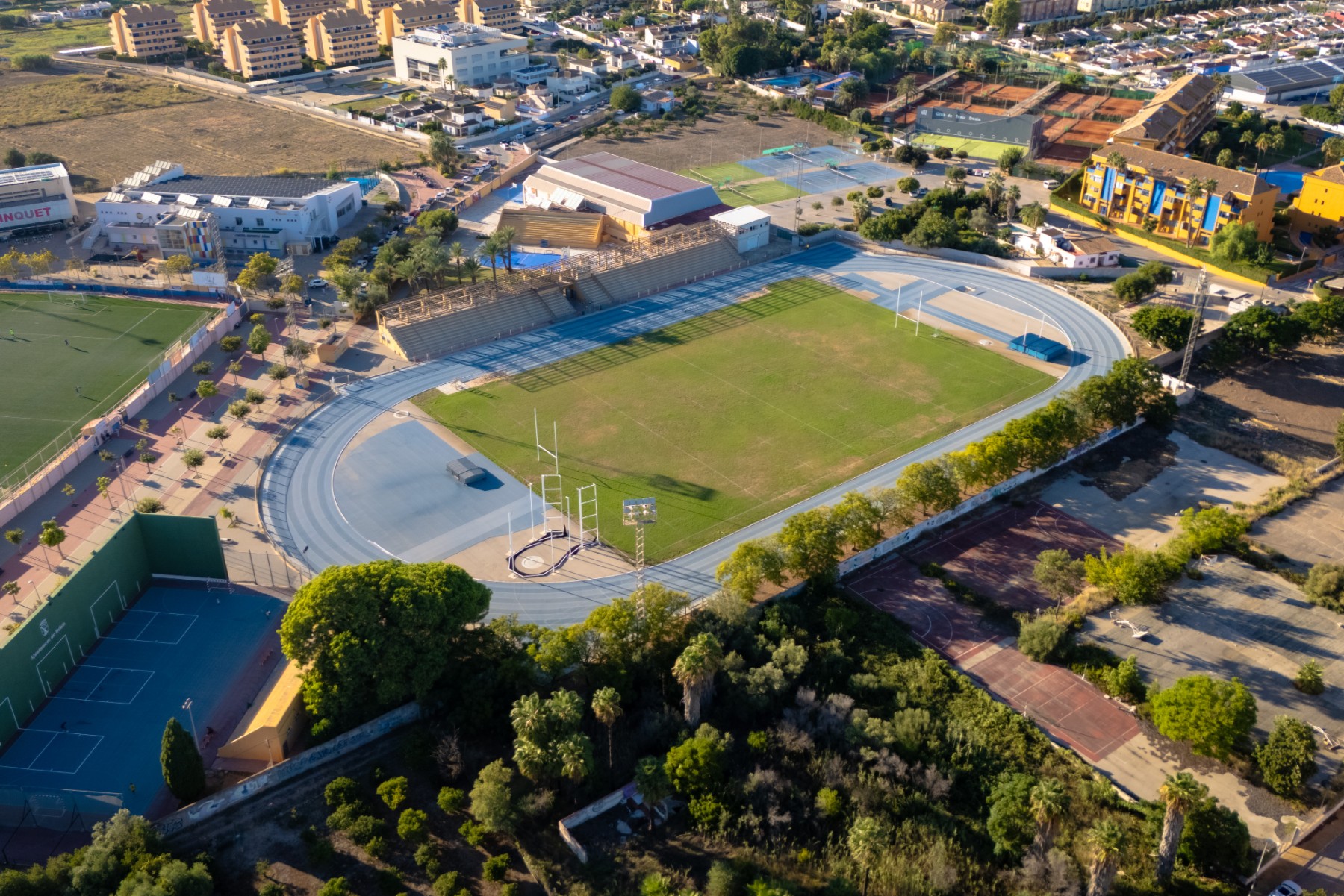 Polideportivo cercano