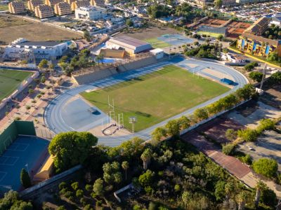 Polideportivo cercano