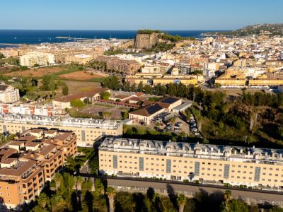 Vista aérea de Dénia y castillo