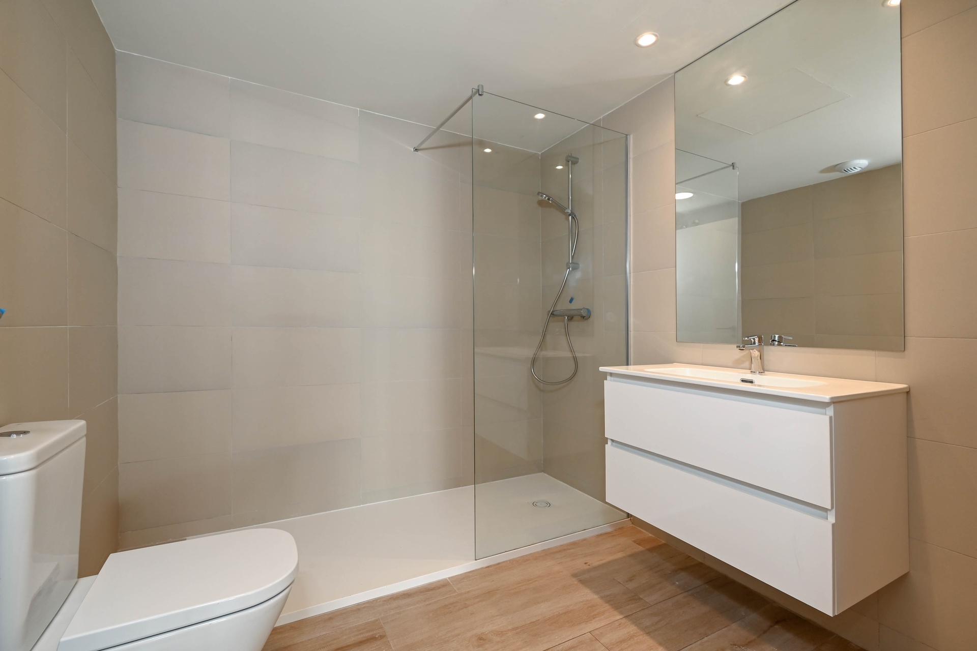 Cuarto de baño con ducha