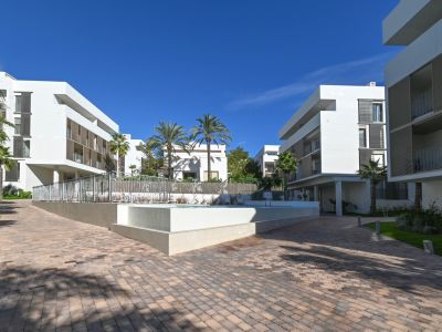Piscina comunitaria y patio interior