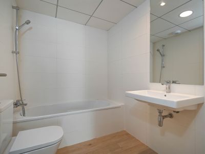 Cuarto de baño con bañera
