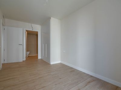 Dormitorio con baño en suite