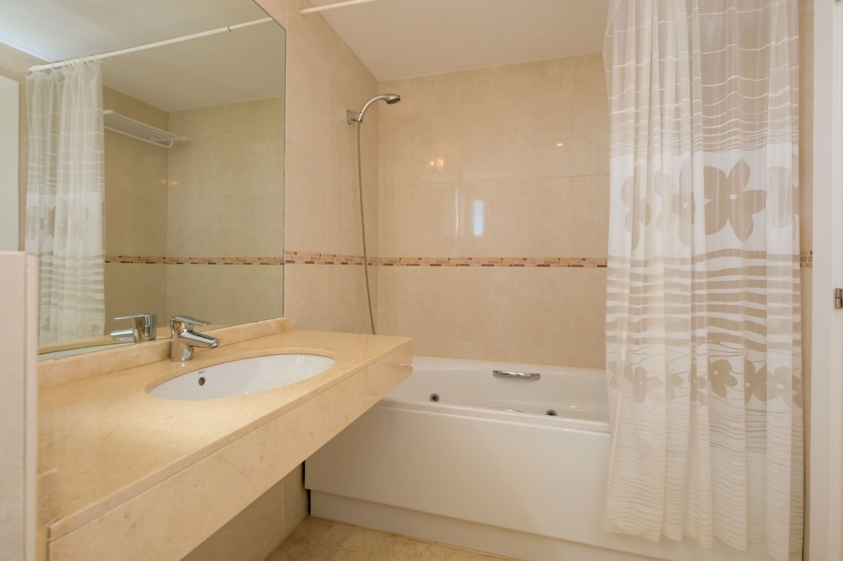 Cuarto de baño con bañera