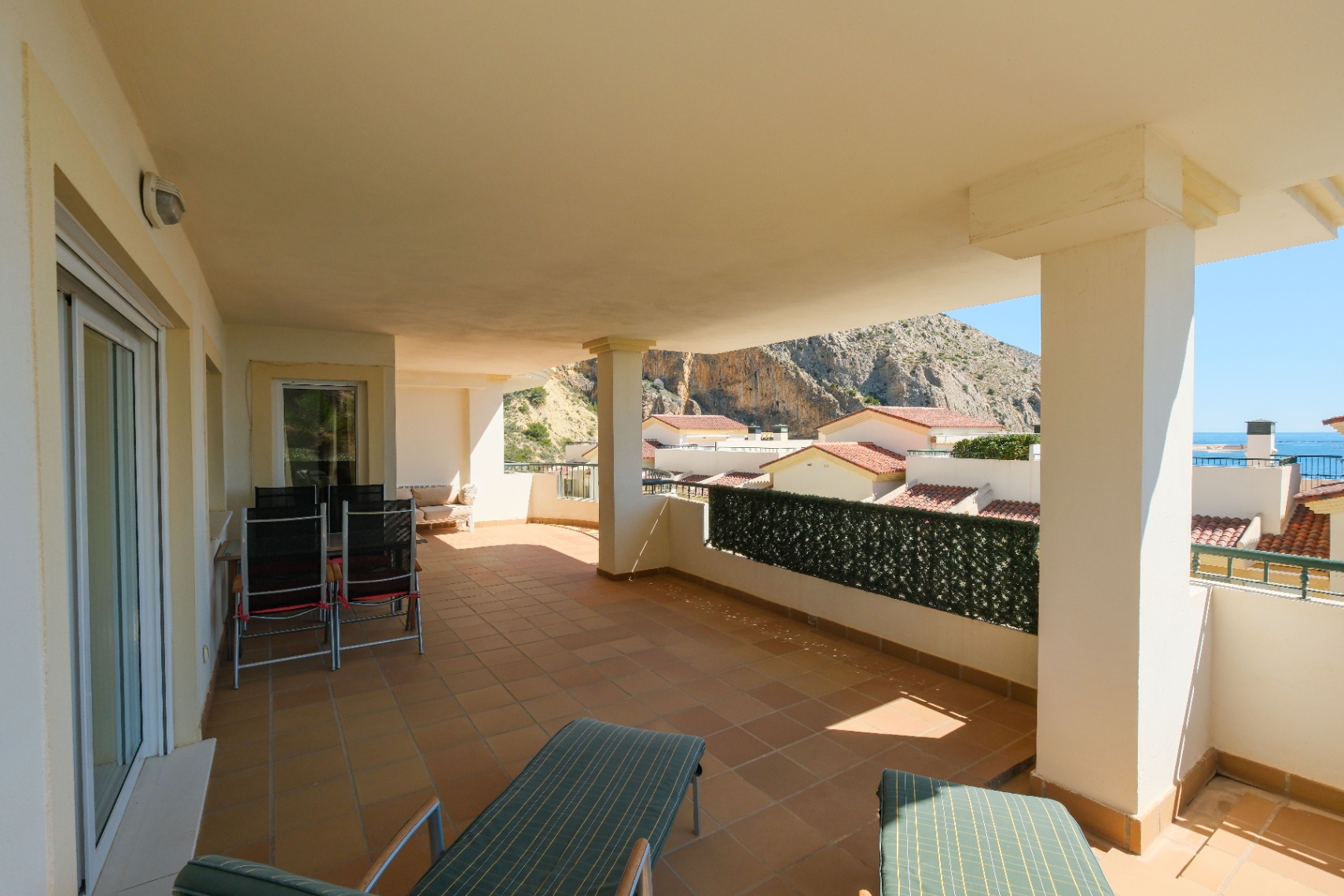 Terraza cubierta con vistas